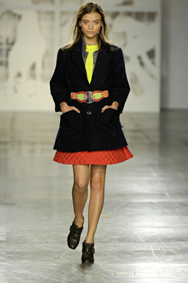 desfiles-simonenunes-saopauloinverno2007rtw-115