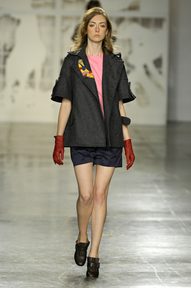 desfiles-simonenunes-saopauloinverno2007rtw-116