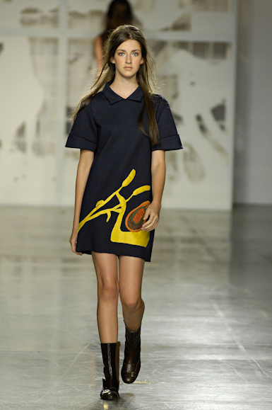 desfiles-simonenunes-saopauloinverno2007rtw-121