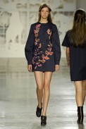 desfiles-simonenunes-saopauloinverno2007rtw-122