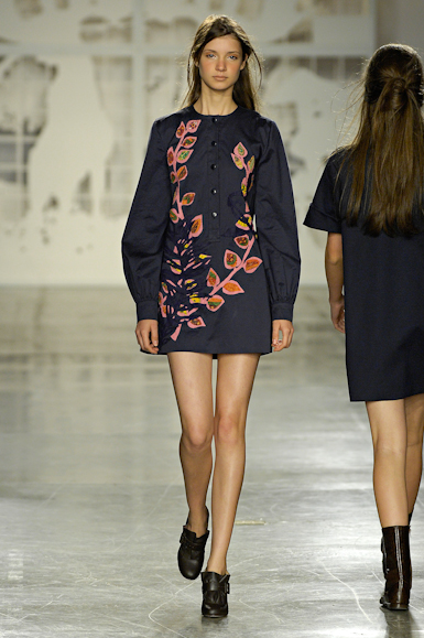 desfiles-simonenunes-saopauloinverno2007rtw-122