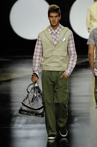 desfiles-vrom-saopauloinverno2007rtw-114
