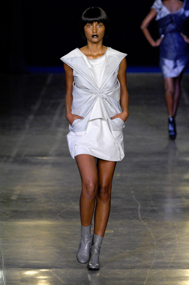 desfiles-prisciladarolt-saopauloinverno2007rtw-104