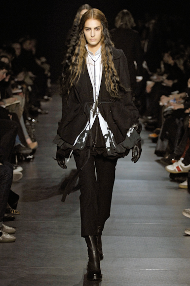 desfiles-anndemeulemeester-parisinverno2007rtw-100