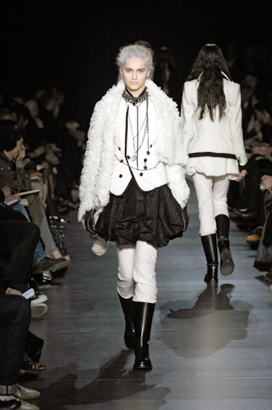 desfiles-anndemeulemeester-parisinverno2007rtw-109