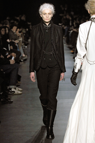 desfiles-anndemeulemeester-parisinverno2007rtw-125