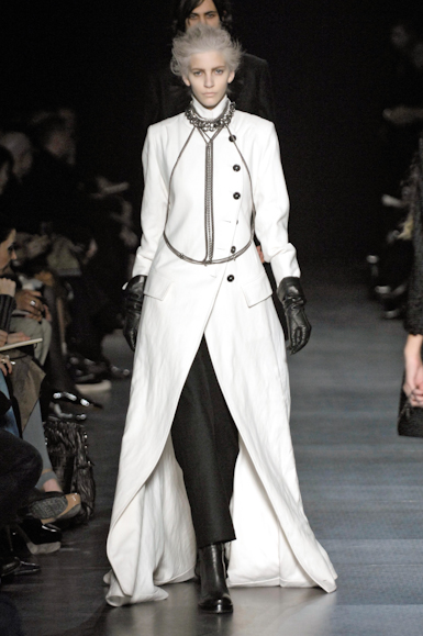 desfiles-anndemeulemeester-parisinverno2007rtw-128