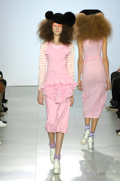 desfiles-commedesgarcons-parisinverno2007rtw-103