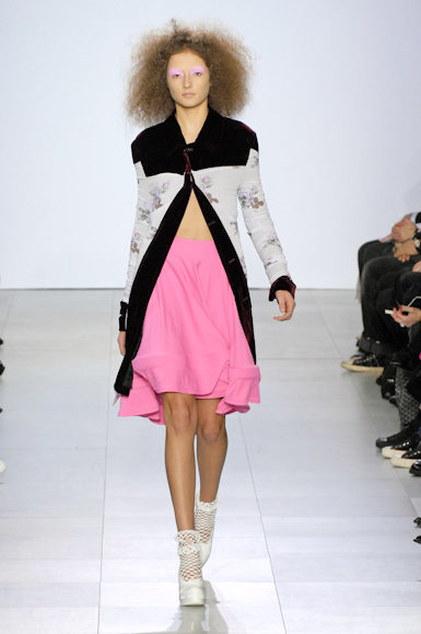 desfiles-commedesgarcons-parisinverno2007rtw-105