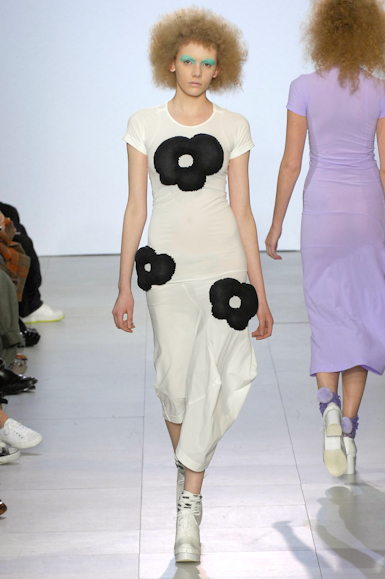 desfiles-commedesgarcons-parisinverno2007rtw-109
