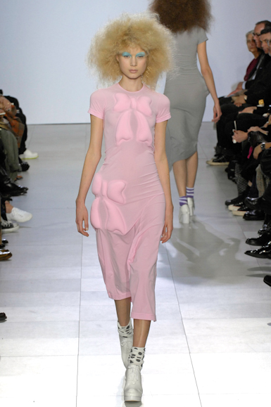 desfiles-commedesgarcons-parisinverno2007rtw-111