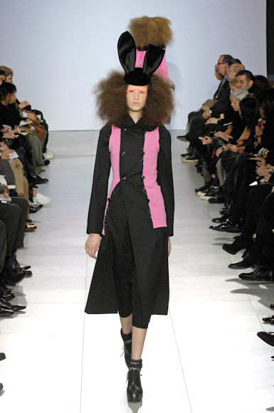 desfiles-commedesgarcons-parisinverno2007rtw-114