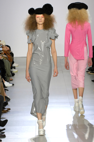 desfiles-commedesgarcons-parisinverno2007rtw-131