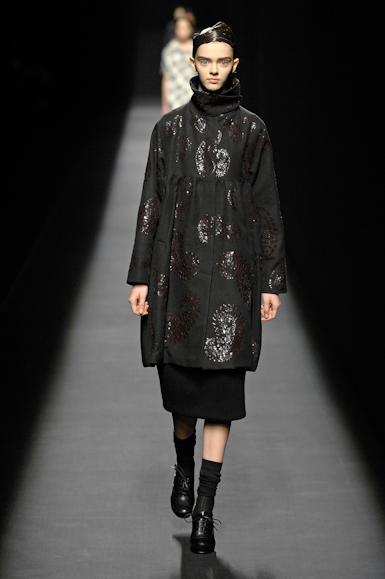 desfiles-driesvannoten-parisinverno2007rtw-106