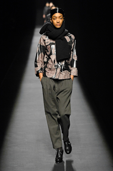 desfiles-driesvannoten-parisinverno2007rtw-108