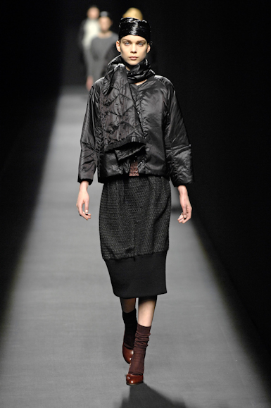 desfiles-driesvannoten-parisinverno2007rtw-111