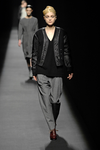 desfiles-driesvannoten-parisinverno2007rtw-112