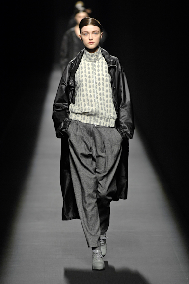 desfiles-driesvannoten-parisinverno2007rtw-114