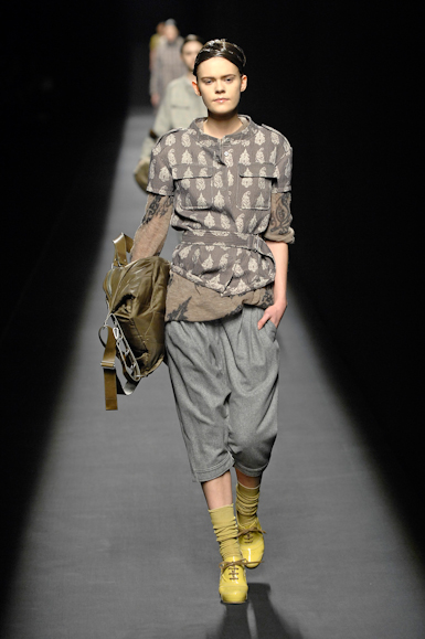 desfiles-driesvannoten-parisinverno2007rtw-131