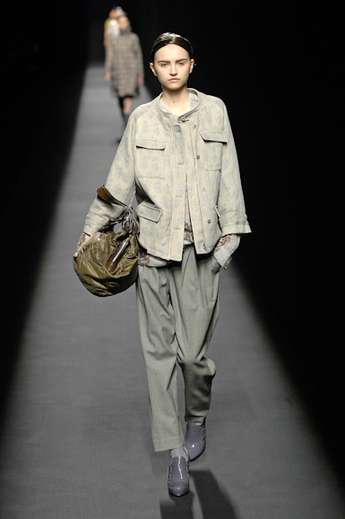 desfiles-driesvannoten-parisinverno2007rtw-132