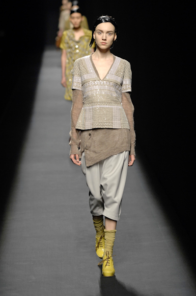desfiles-driesvannoten-parisinverno2007rtw-134