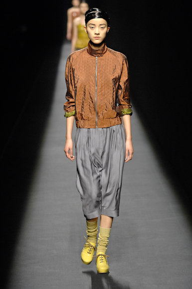 desfiles-driesvannoten-parisinverno2007rtw-140