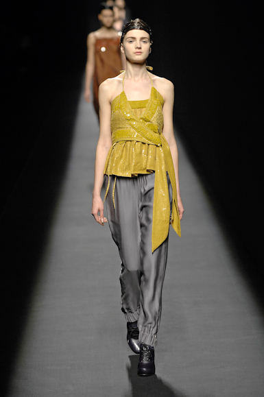 desfiles-driesvannoten-parisinverno2007rtw-141