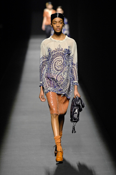 desfiles-driesvannoten-parisinverno2007rtw-147