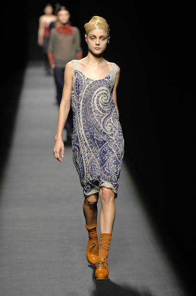 desfiles-driesvannoten-parisinverno2007rtw-150