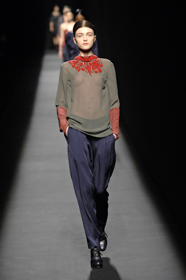 desfiles-driesvannoten-parisinverno2007rtw-151