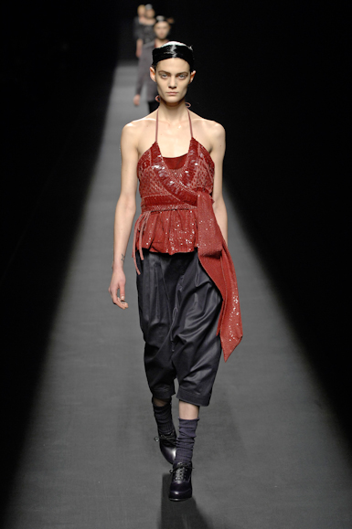 desfiles-driesvannoten-parisinverno2007rtw-153