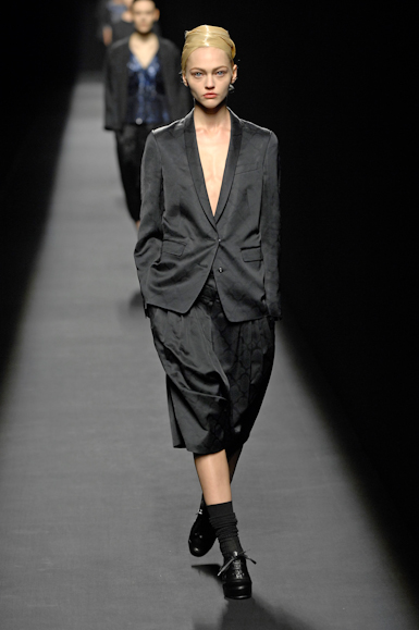desfiles-driesvannoten-parisinverno2007rtw-156