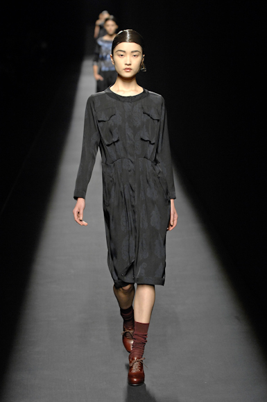 desfiles-driesvannoten-parisinverno2007rtw-158