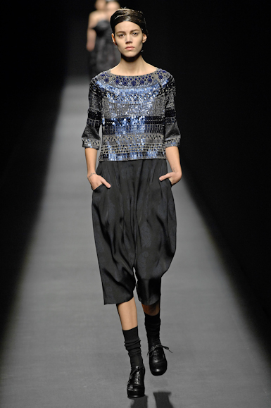 desfiles-driesvannoten-parisinverno2007rtw-159