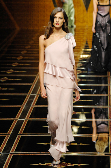 desfiles-valentino-parisinverno2007rtw-157