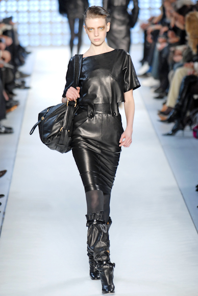 desfiles-loewe-parisinverno2007rtw-101