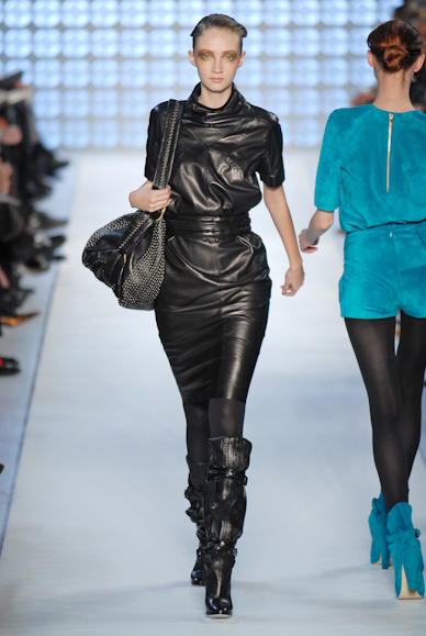 desfiles-loewe-parisinverno2007rtw-111