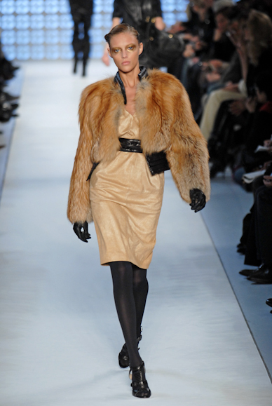 desfiles-loewe-parisinverno2007rtw-112