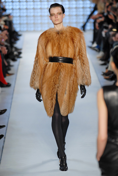 desfiles-loewe-parisinverno2007rtw-114