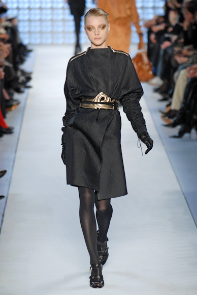 desfiles-loewe-parisinverno2007rtw-117