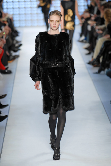 desfiles-loewe-parisinverno2007rtw-130