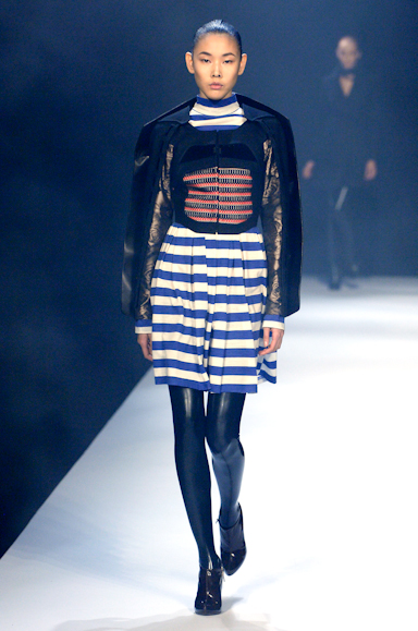 desfiles-husseinchalayan-parisinverno2007rtw-108