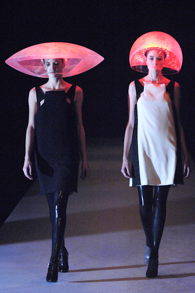 desfiles-husseinchalayan-parisinverno2007rtw-115