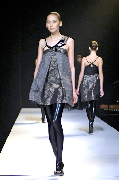desfiles-husseinchalayan-parisinverno2007rtw-122