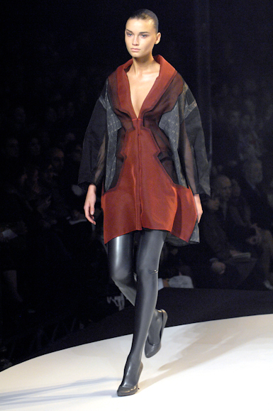 desfiles-husseinchalayan-parisinverno2007rtw-126