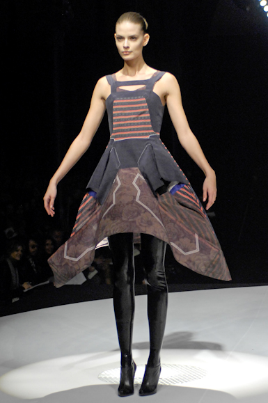 desfiles-husseinchalayan-parisinverno2007rtw-132