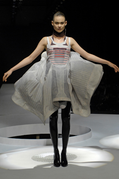 desfiles-husseinchalayan-parisinverno2007rtw-133