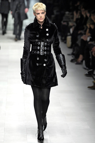 desfiles-burberry-milaoinverno2007rtw-134