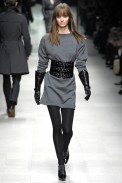 desfiles-burberry-milaoinverno2007rtw-136