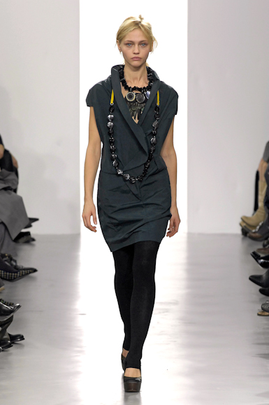 desfiles-marni-mialoinverno2007rtw-135